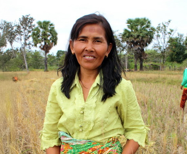 A farmer during Rice Farming Training run by CARE, with AusAID support, in the lowlands of Cambodia. Photo: Laura Hill / CARE Australia