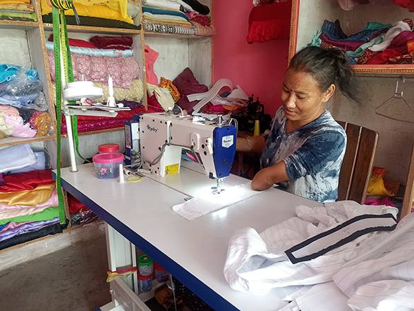 women_with_disability_sewing